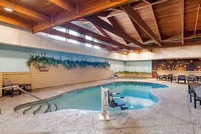 Best Western Premier The Lodge on Lake Detroit