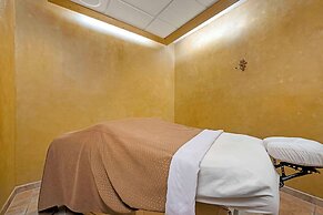 Best Western Premier The Lodge on Lake Detroit