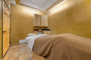 Best Western Premier The Lodge on Lake Detroit