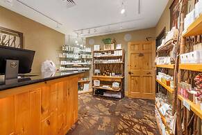 Best Western Premier The Lodge on Lake Detroit