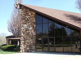 Riverbank Lodge