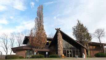 Riverbank Lodge