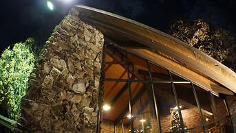 Riverbank Lodge