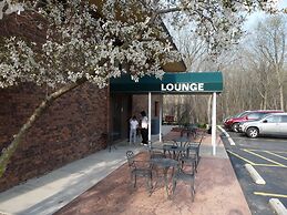Riverbank Lodge