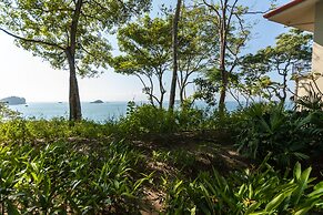 Arenas Del Mar Beachfront & Rainforest Member of the Cayuga Collection