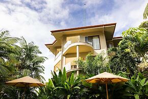 Arenas Del Mar Beachfront & Rainforest Member of the Cayuga Collection