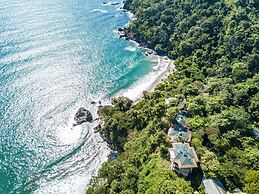 Arenas Del Mar Beachfront & Rainforest Member of the Cayuga Collection