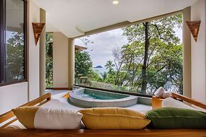 Arenas Del Mar Beachfront & Rainforest Member of the Cayuga Collection