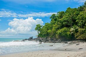 Arenas Del Mar Beachfront & Rainforest Member of the Cayuga Collection