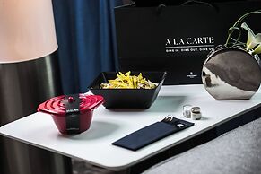 Renaissance Schaumburg Convention Center Hotel