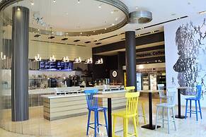 Renaissance Schaumburg Convention Center Hotel