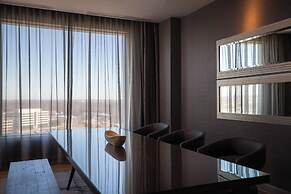 Renaissance Schaumburg Convention Center Hotel