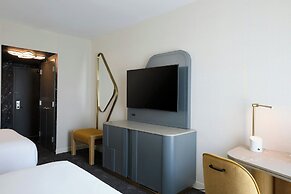 Renaissance Schaumburg Convention Center Hotel