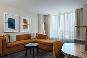 Renaissance Schaumburg Convention Center Hotel