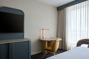 Renaissance Schaumburg Convention Center Hotel