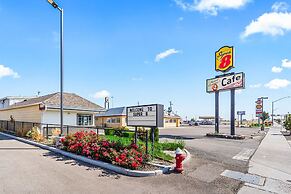 Super 8 by Wyndham Ontario