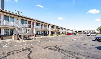 Super 8 by Wyndham Ontario