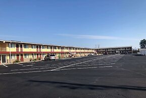 Super 8 by Wyndham Ontario