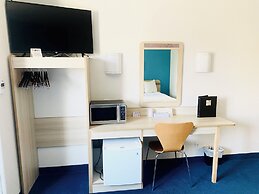 Motel 6 Red Deer, AB