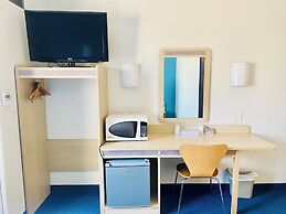 Motel 6 Red Deer, AB