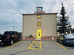 Motel 6 Red Deer, AB