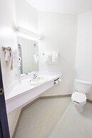 Motel 6 Red Deer, AB