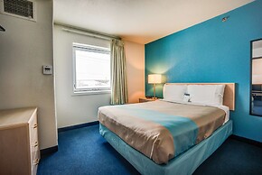 Motel 6 Red Deer, AB