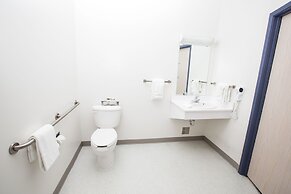 Motel 6 Red Deer, AB