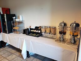 Motel 6 Red Deer, AB