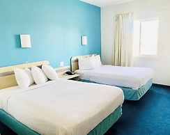 Motel 6 Red Deer, AB