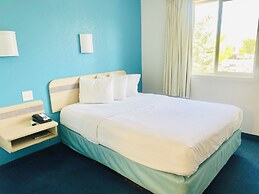 Motel 6 Red Deer, AB