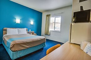 Motel 6 Red Deer, AB