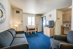 Motel 6 Red Deer, AB