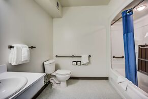 Motel 6 Red Deer, AB