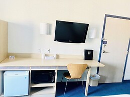 Motel 6 Red Deer, AB