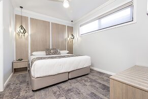 Comfort Inn Deakin Palms