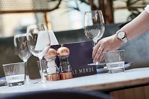 Le Monde Hotel