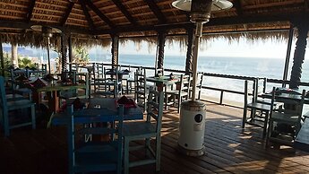 Las Rocas Resort And Spa