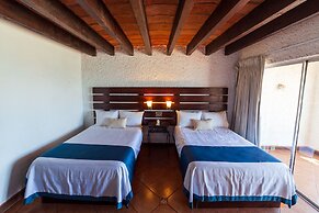 Las Rocas Resort And Spa