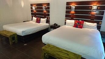 Las Rocas Resort And Spa