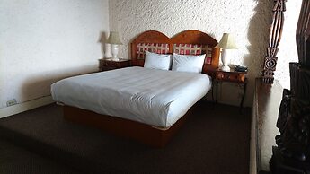 Las Rocas Resort And Spa