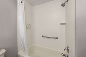 La Quinta Inn and Suites by Wyndham at WaTiki Waterpark