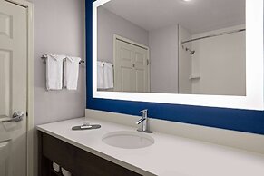 La Quinta Inn and Suites by Wyndham at WaTiki Waterpark