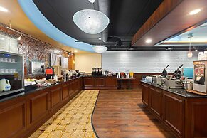 La Quinta Inn and Suites by Wyndham at WaTiki Waterpark