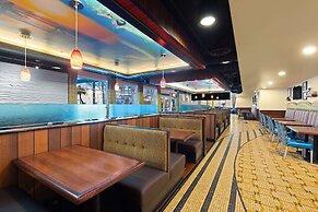 La Quinta Inn and Suites by Wyndham at WaTiki Waterpark