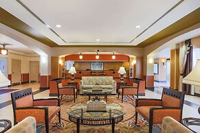 La Quinta Inn & Suites by Wyndham Islip - MacArthur Airport