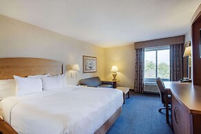 La Quinta Inn & Suites by Wyndham Islip - MacArthur Airport