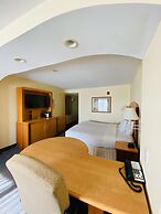La Quinta Inn & Suites by Wyndham Islip - MacArthur Airport