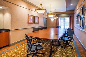 La Quinta Inn & Suites by Wyndham Islip - MacArthur Airport