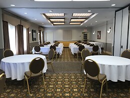 La Quinta Inn & Suites by Wyndham Islip - MacArthur Airport
